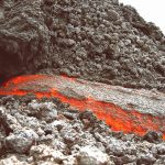 spéléo dans les coulée de lave spéléo dans le volcan spéléo sous le volcan